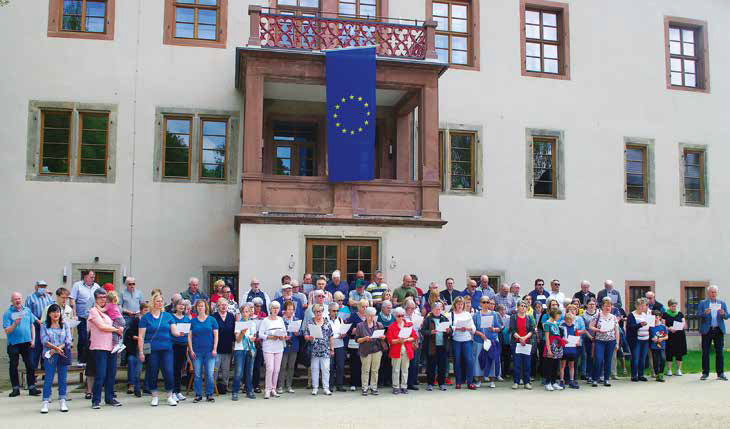 Wächtersbacher Chöre und viele Bürger sangen am 07.05.2022 für Frieden in der Ukraine und in der ganzen Welt.